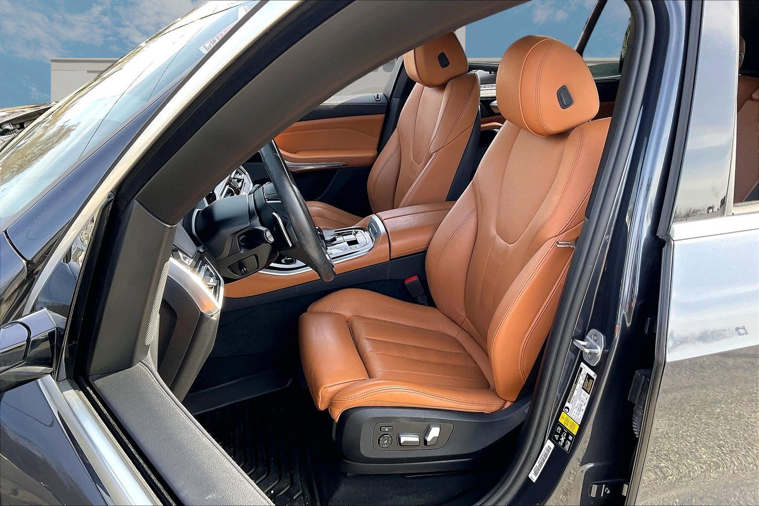 Used 2021 BMW X5 xDrive40i w/ Premium Package image 23