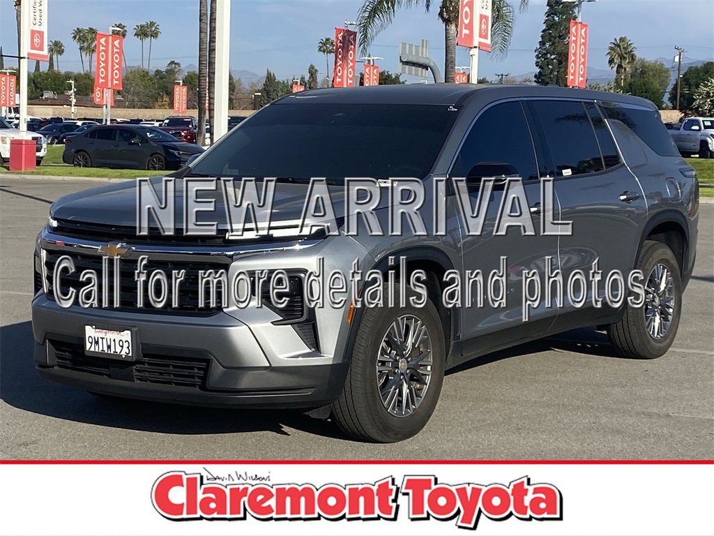 Used 2024 Chevrolet Traverse LS image 1