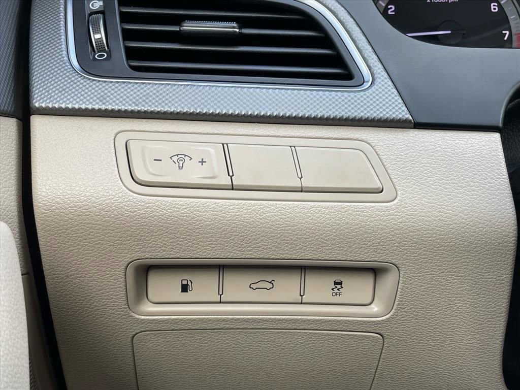 Used 2016 Hyundai Sonata SE image 18