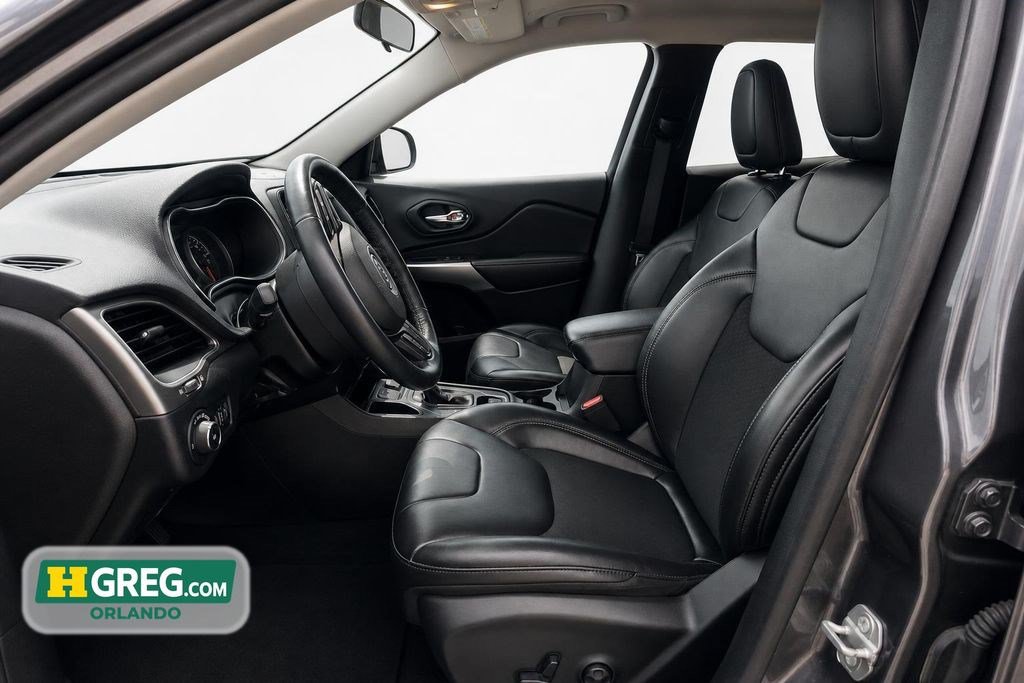 Used 2020 Jeep Cherokee Latitude Plus FWD image 10