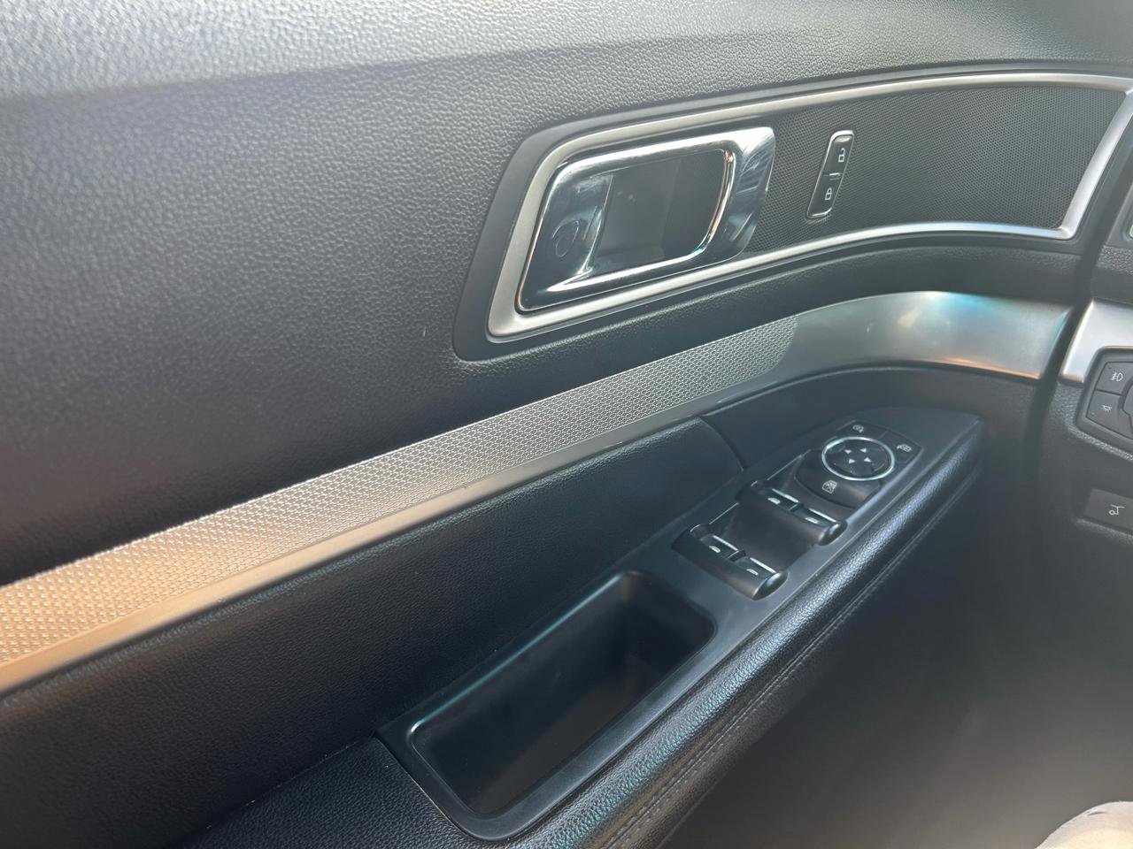 Used 2017 Ford Explorer XLT w/ Equipment Group 202A image 30