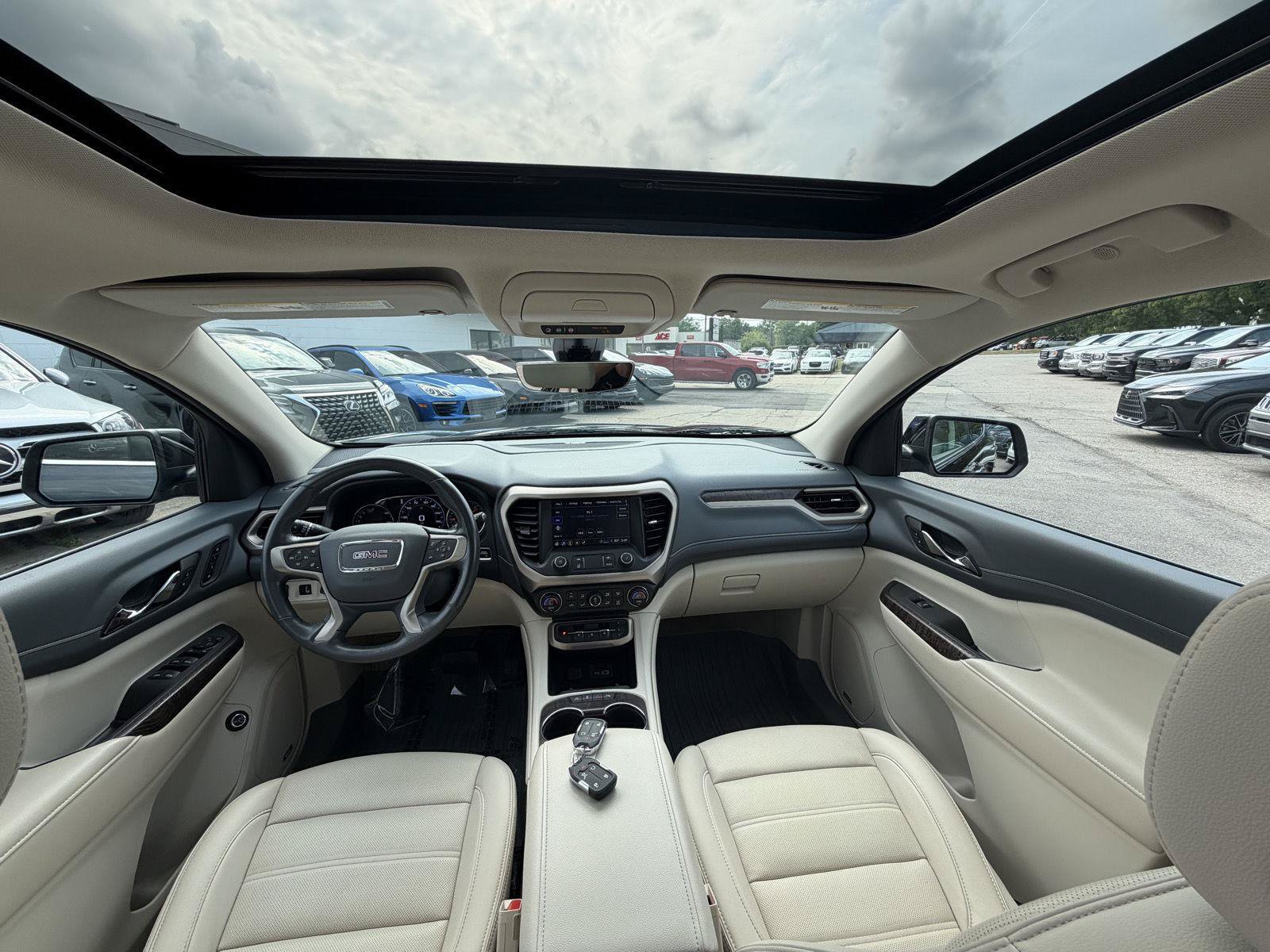 Used 2022 GMC Acadia Denali w/ Denali Ultimate Package AWD/4WD image 28