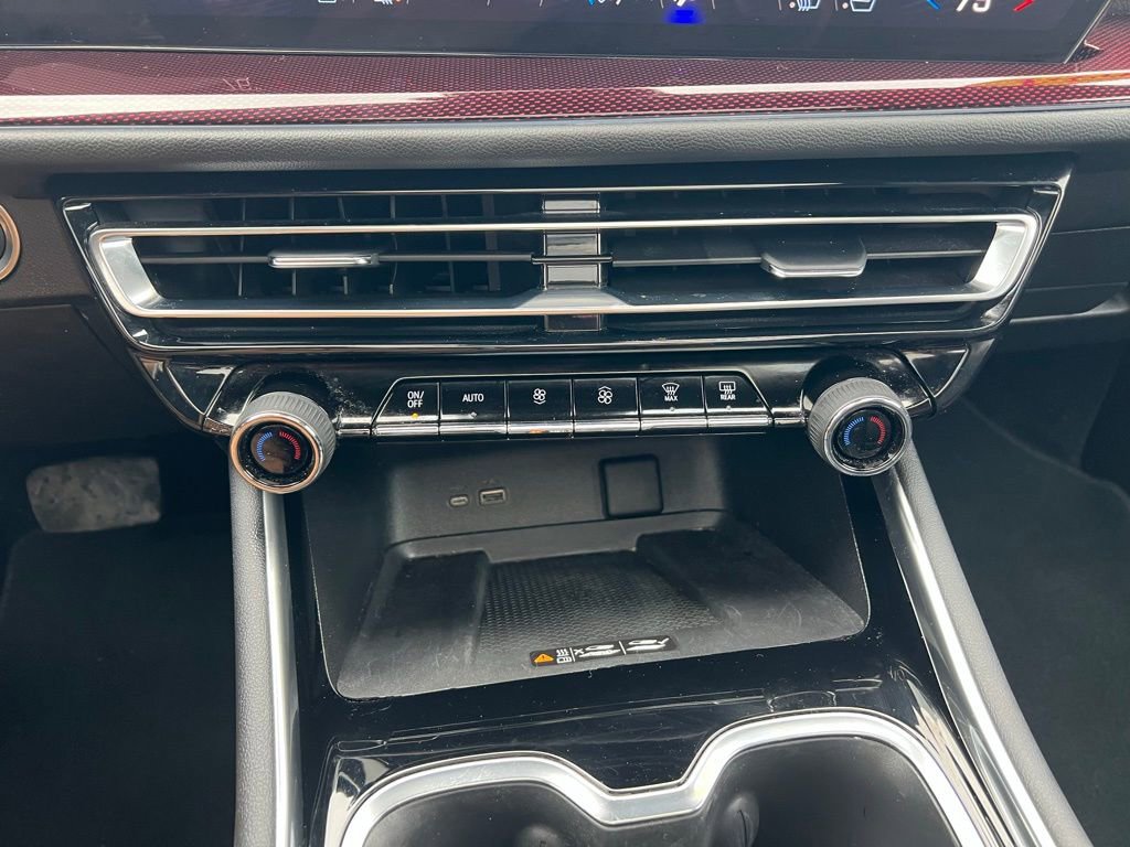 Used 2024 Chevrolet Traverse RS image 37