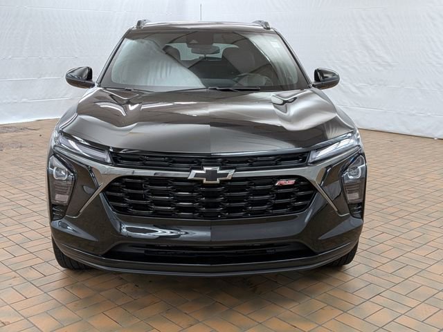 Used 2025 Chevrolet Trax RS w/ Driver Confidence Package FWD image 2