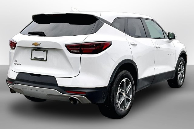 Used 2025 Chevrolet Blazer LT FWD image 13