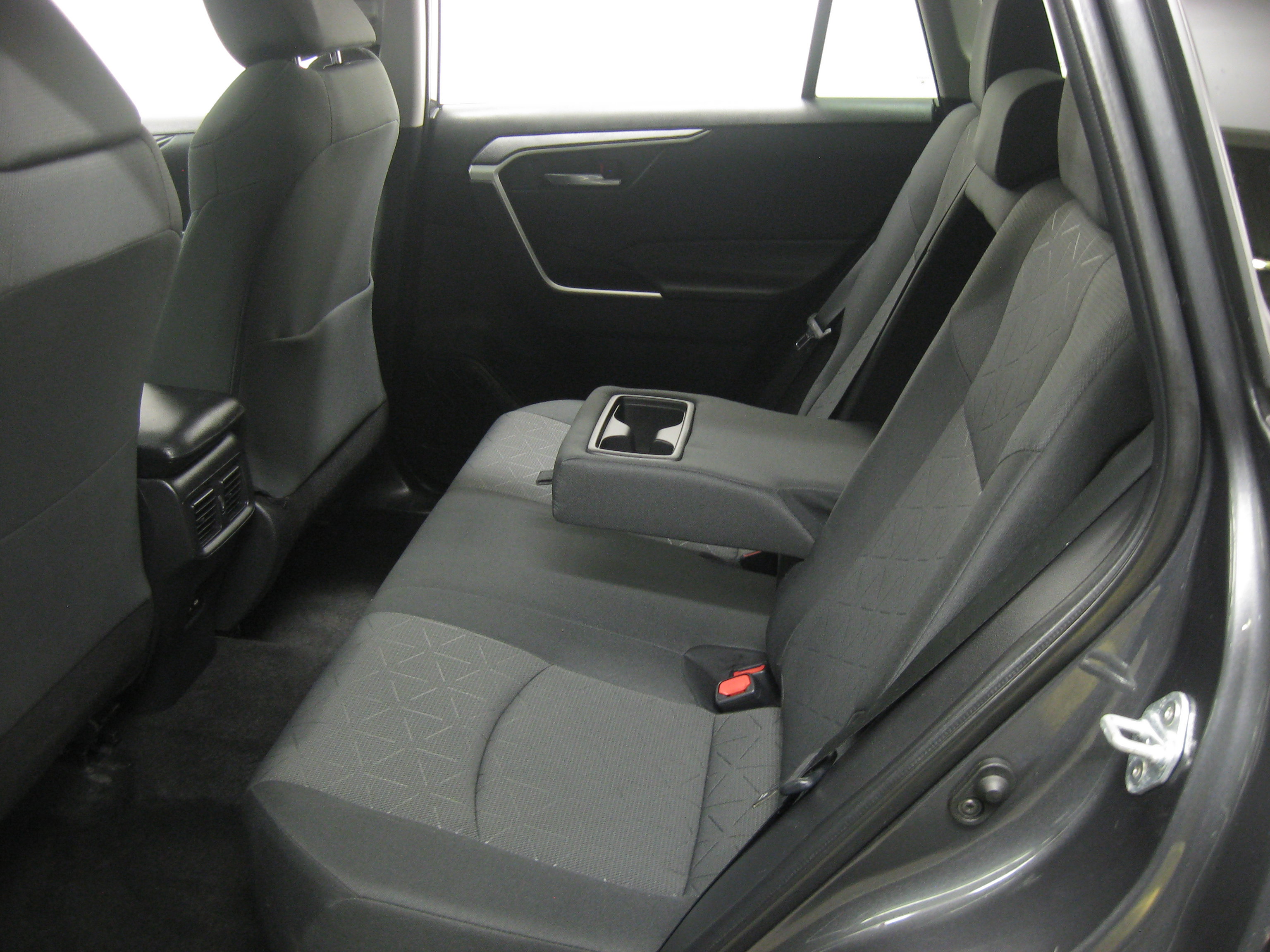 Used 2021 Toyota RAV4 XLE w/ Convenience Package image 9