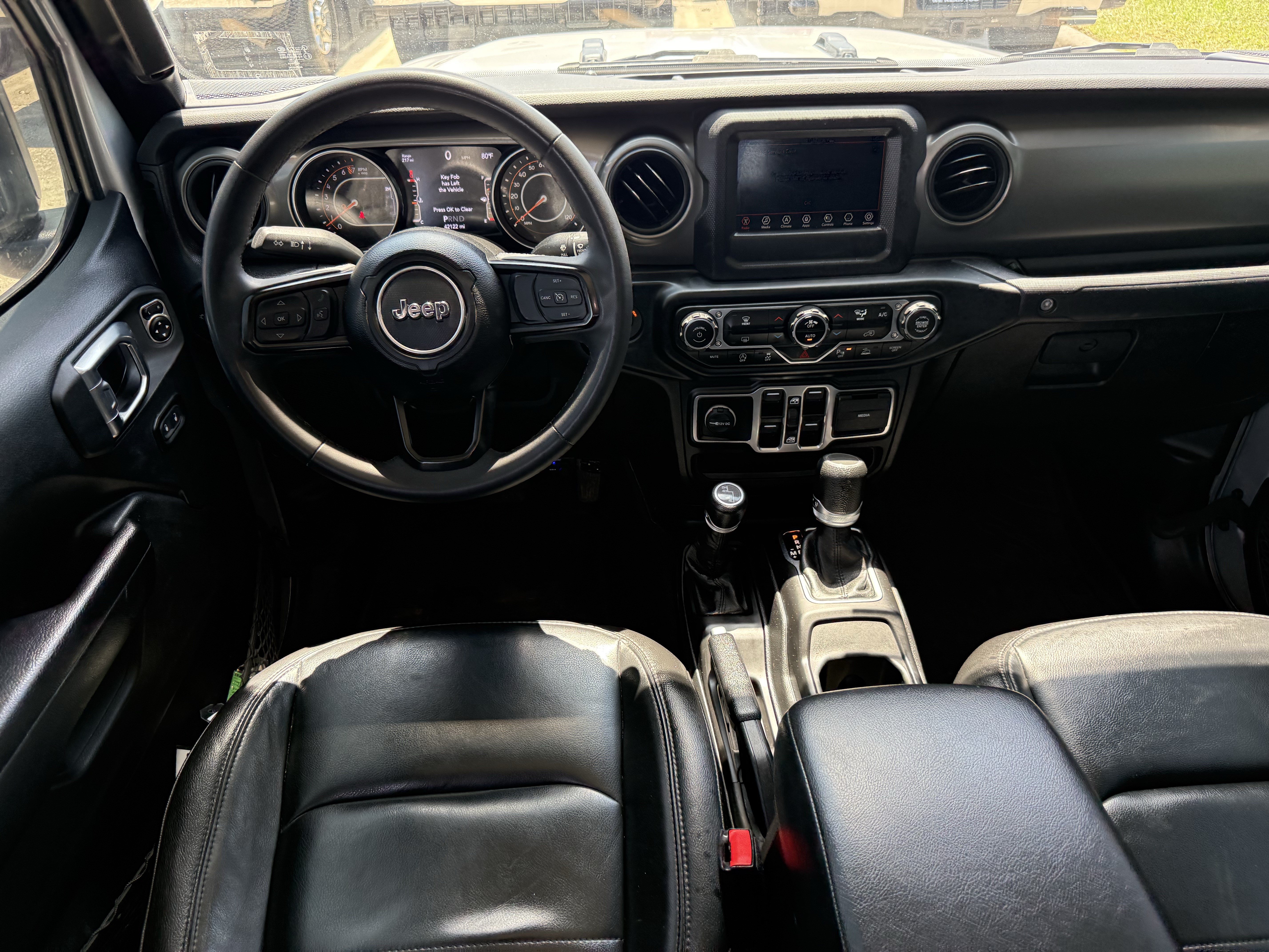 Used 2023 Jeep Gladiator Sport AWD/4WD image 15