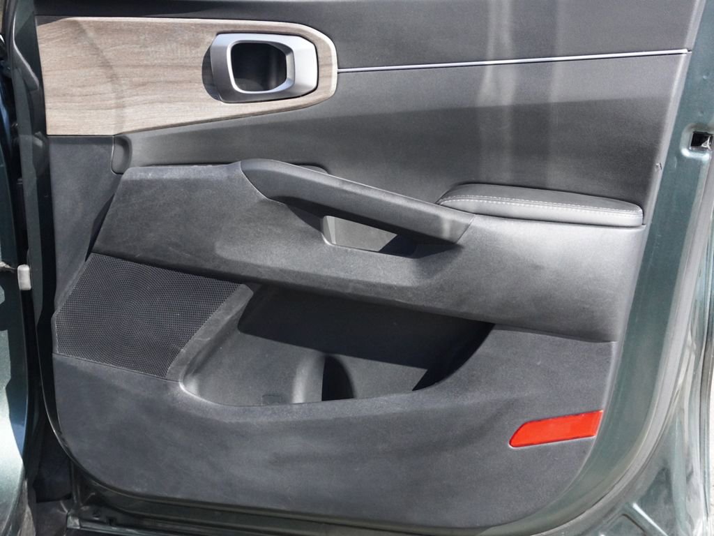 Used 2023 Kia Sorento S w/ Panoramic Sunroof Package image 24