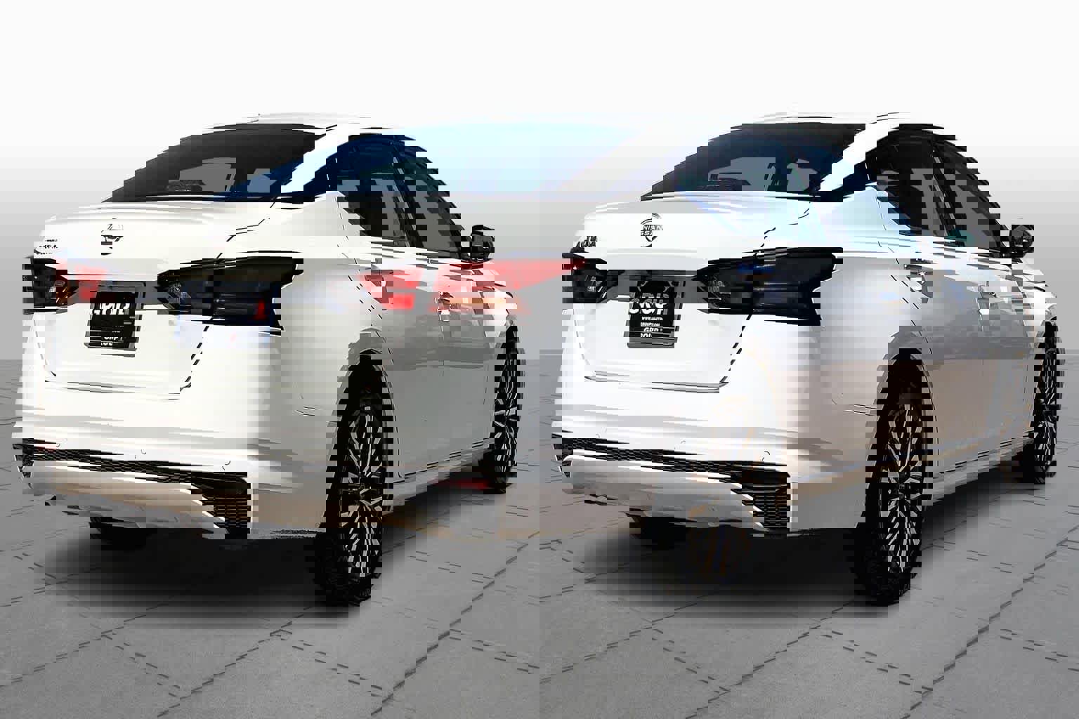 Used 2025 Nissan Altima 2.5 SV image 13