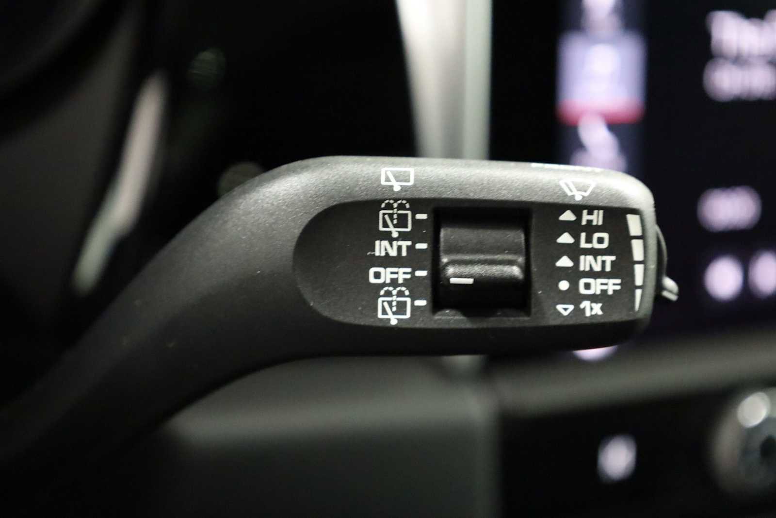 Certified 2024 Porsche Macan AWD/4WD image 30