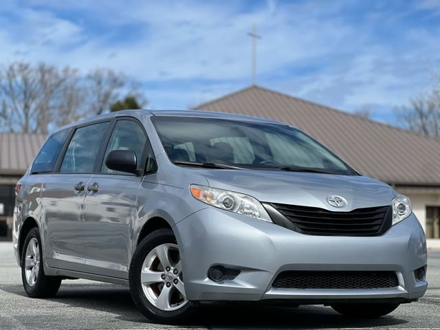 Used 2017 Toyota Sienna L FWD image 3