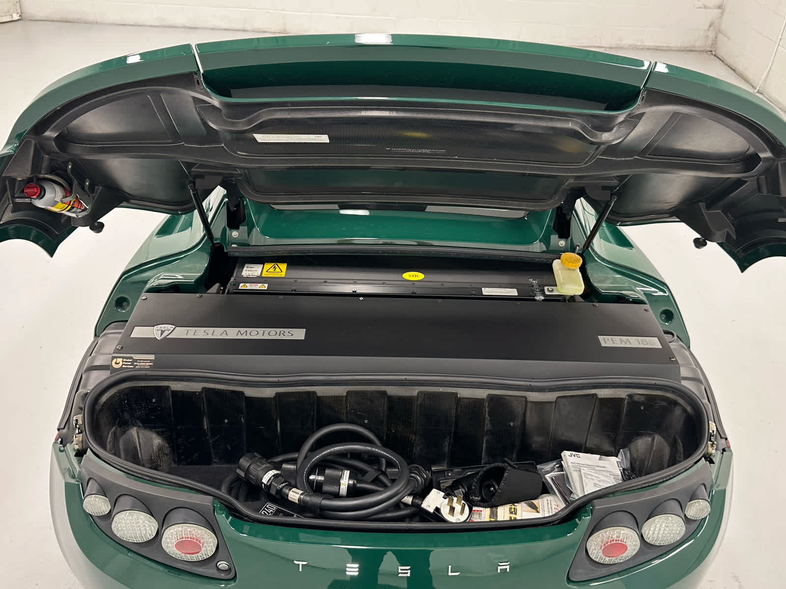 Used 2008 Tesla Roadster RWD image 23