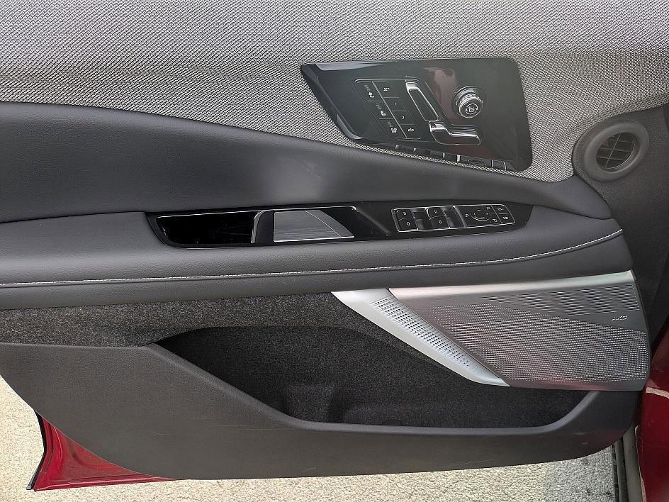 New 2025 Cadillac Optiq Luxury 2 AWD/4WD image 12