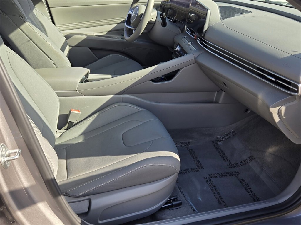 Certified 2023 Hyundai Elantra SEL w/ Convenience Package image 16