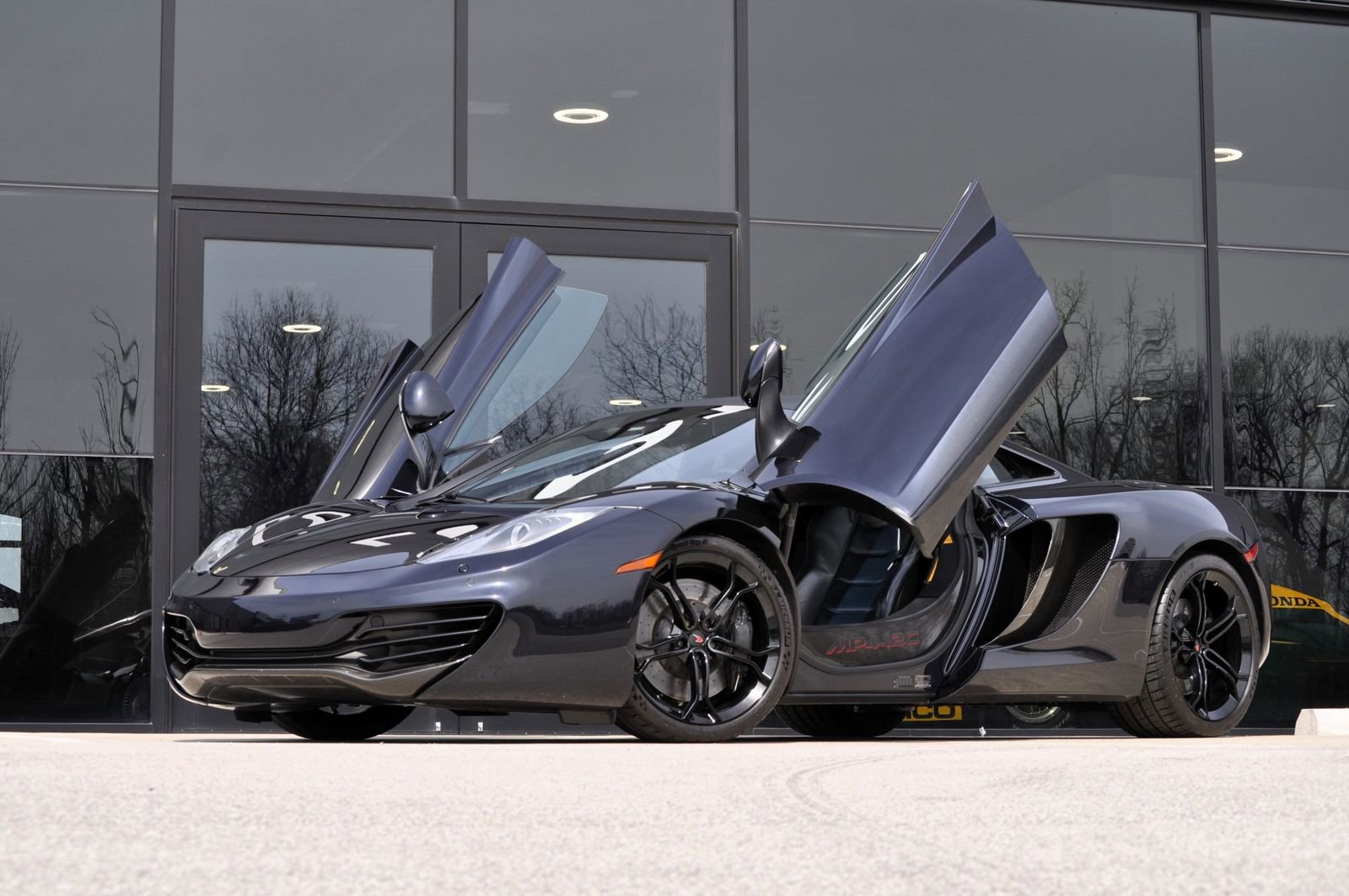 Used 2012 McLaren MP4-12C Coupe image 2
