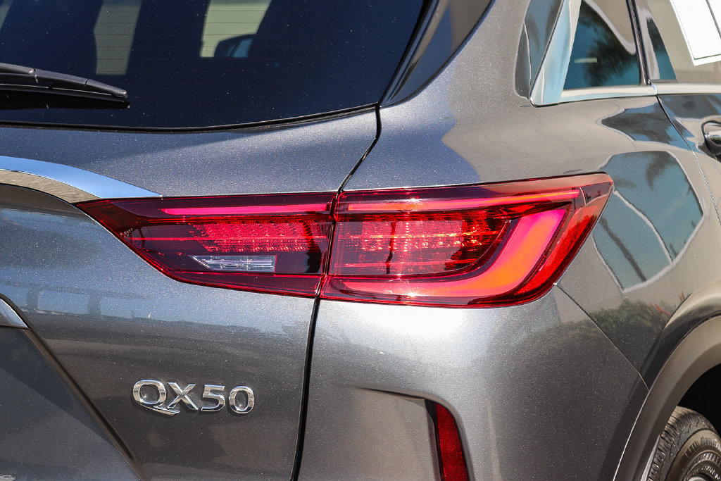 Certified 2023 INFINITI QX50 Luxe FWD image 9