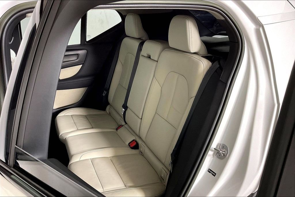 Used 2023 Volvo XC40 B5 Plus w/ Protection Package Premier AWD/4WD image 25