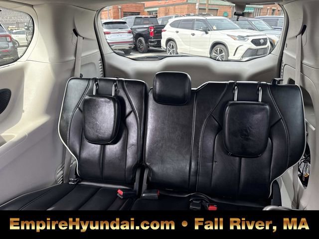 Used 2023 Chrysler Pacifica Limited image 17