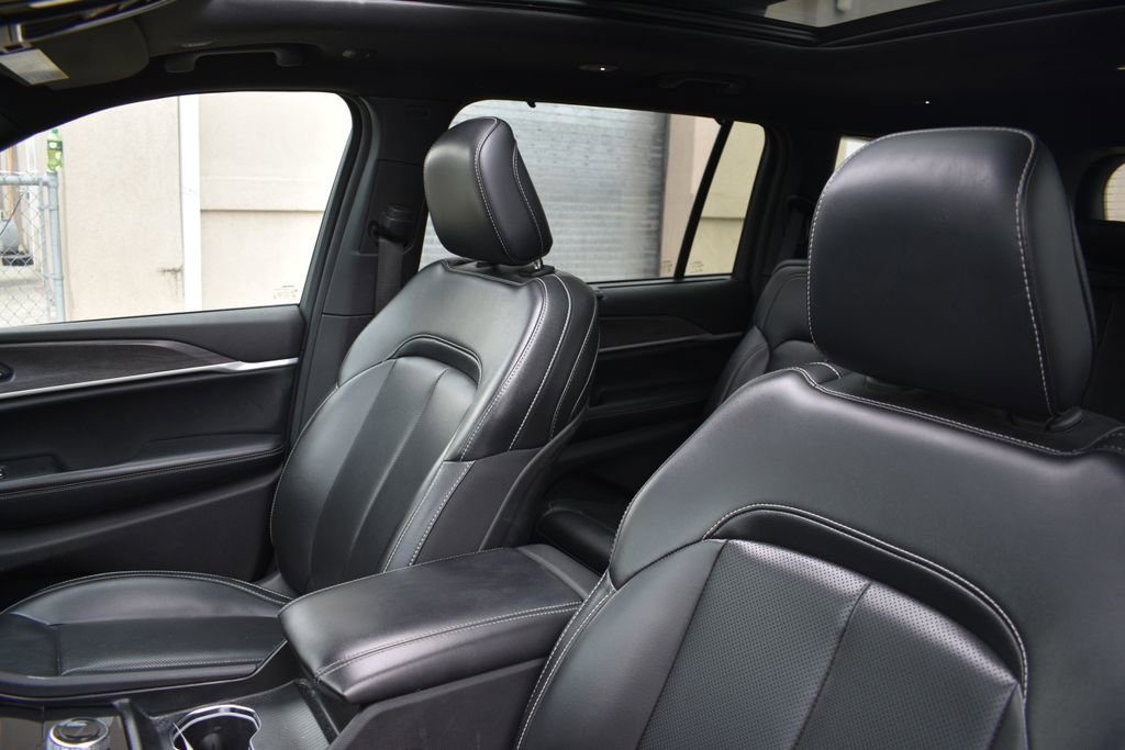 Used 2024 Jeep Grand Cherokee L Limited w/ Luxury Tech Group II AWD/4WD image 10