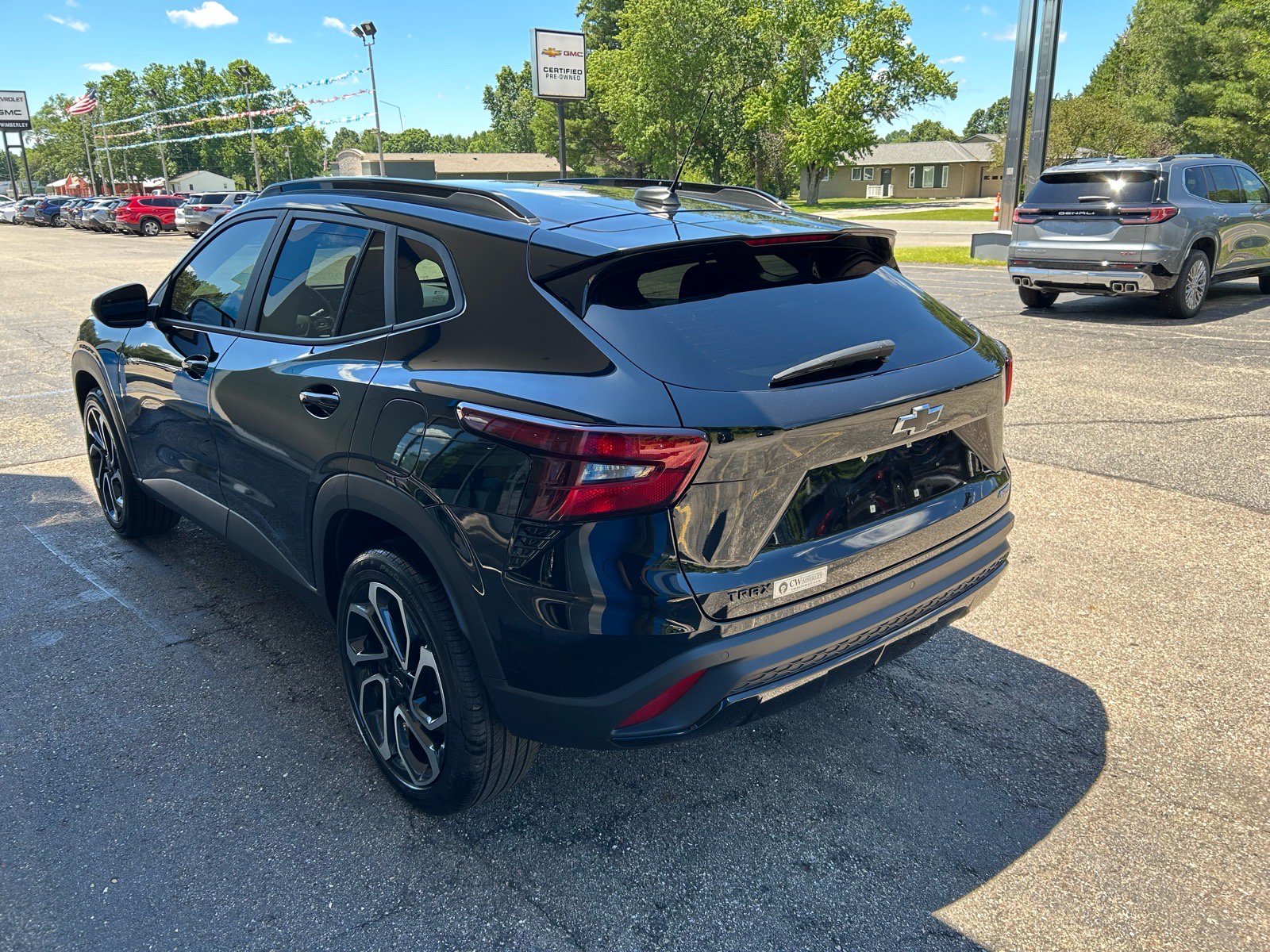 Used 2025 Chevrolet Trax RS w/ Driver Confidence Package FWD image 4