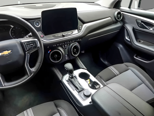 Used 2025 Chevrolet Blazer LT FWD image 13