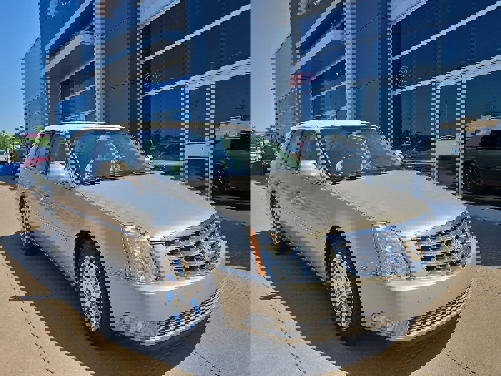 Used 2007 Cadillac DTS Luxury I w/ Trunk Convenience Package image 1