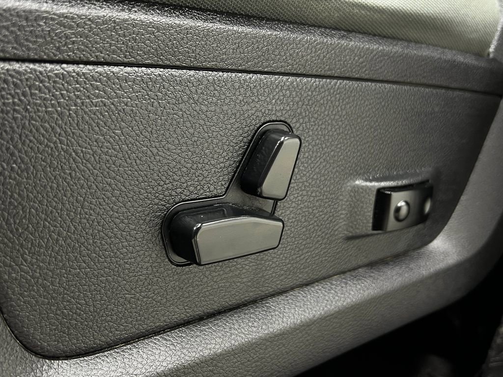 Used 2015 RAM 1500 Classic SLT w/ Luxury Group AWD/4WD image 15