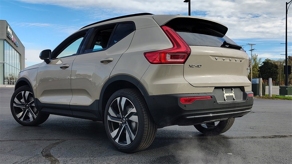 New 2026 Volvo XC40 B5 Ultra w/ Climate Package image 4
