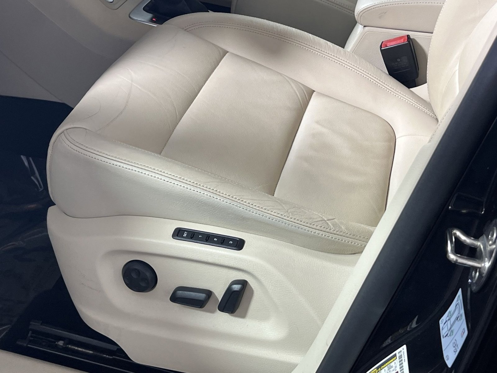 Used 2017 Volkswagen Tiguan SEL FWD image 15