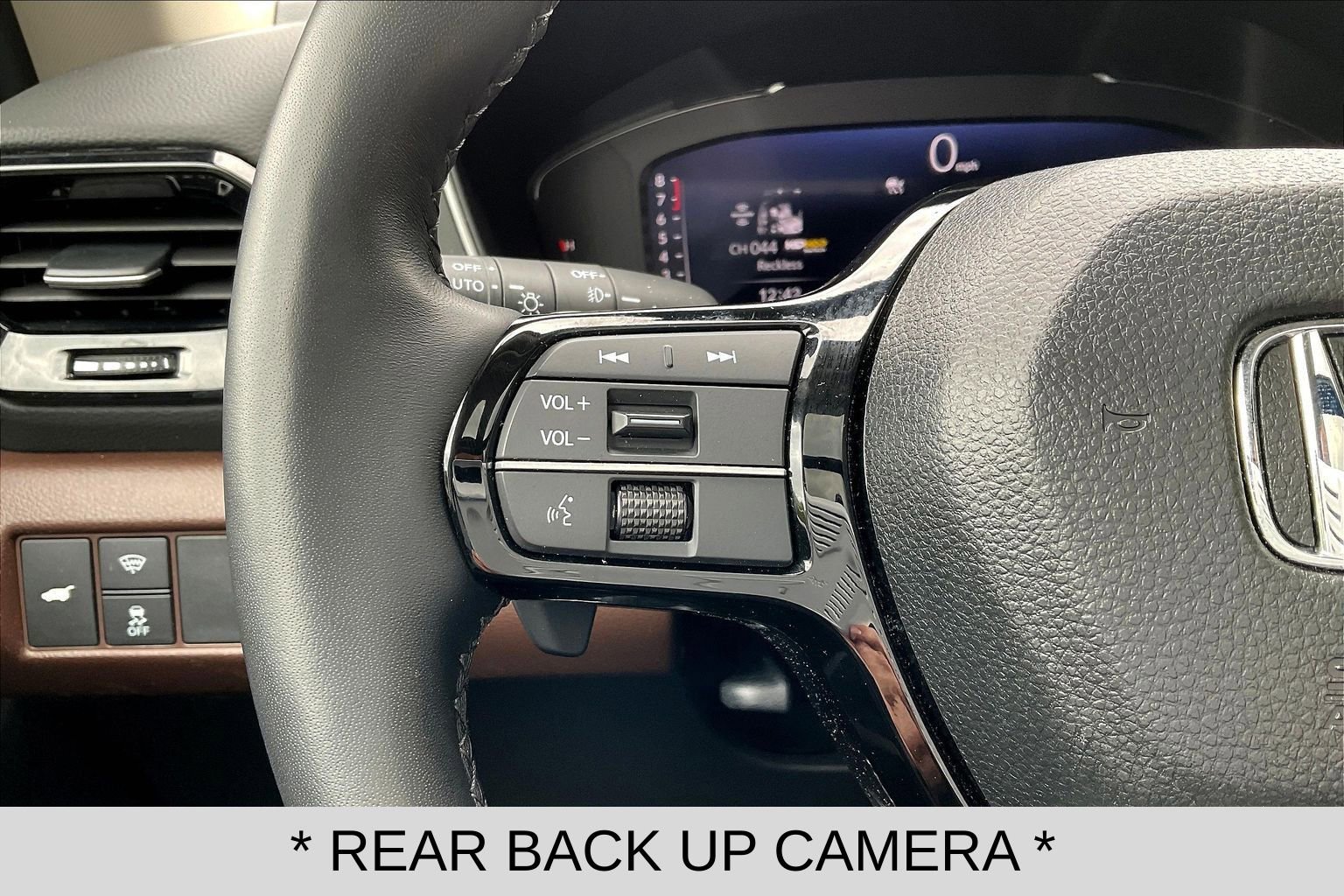 Used 2025 Honda Pilot Elite image 11