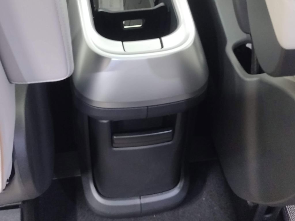 New 2025 Volkswagen ID. Buzz 1st Edition image 41