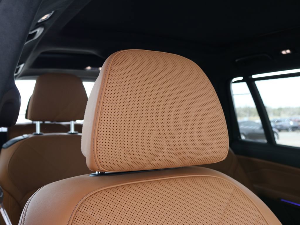 Used 2023 BMW X7 xDrive40i w/ M Sport Package AWD/4WD image 44