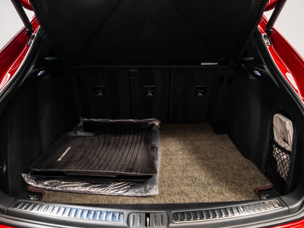 Used 2025 Porsche Macan image 31