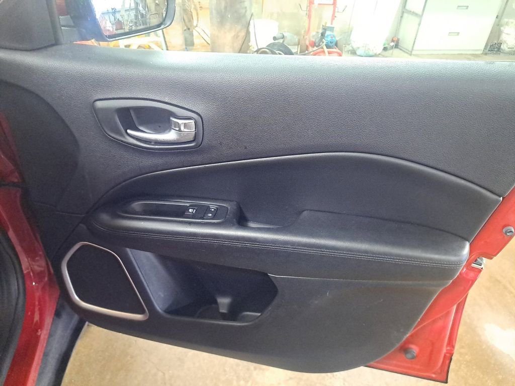 Used 2019 Jeep Compass Altitude image 16