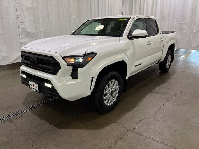 Certified 2025 Toyota Tacoma SR5 AWD/4WD image 8