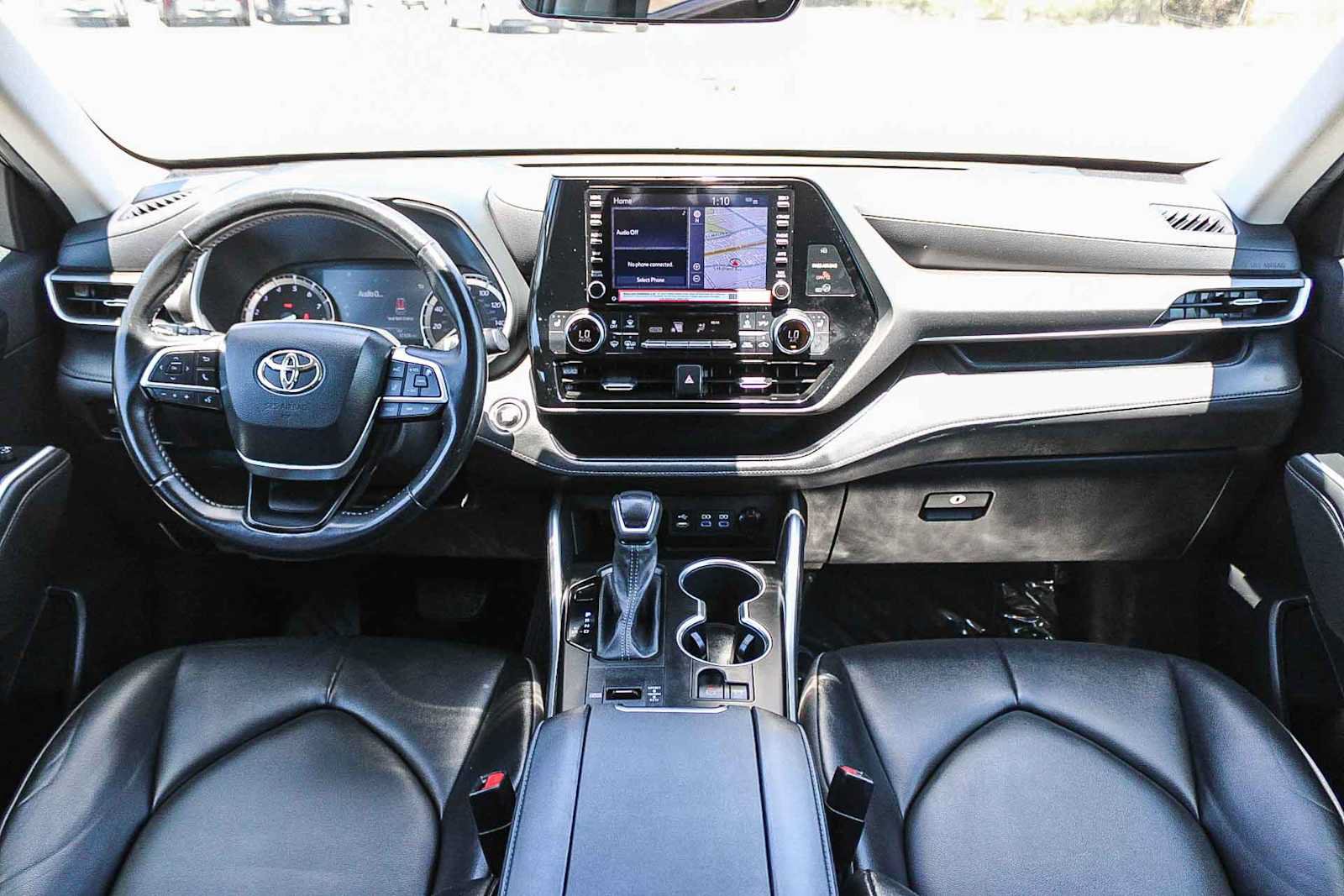 Used 2022 Toyota Highlander XLE FWD image 12