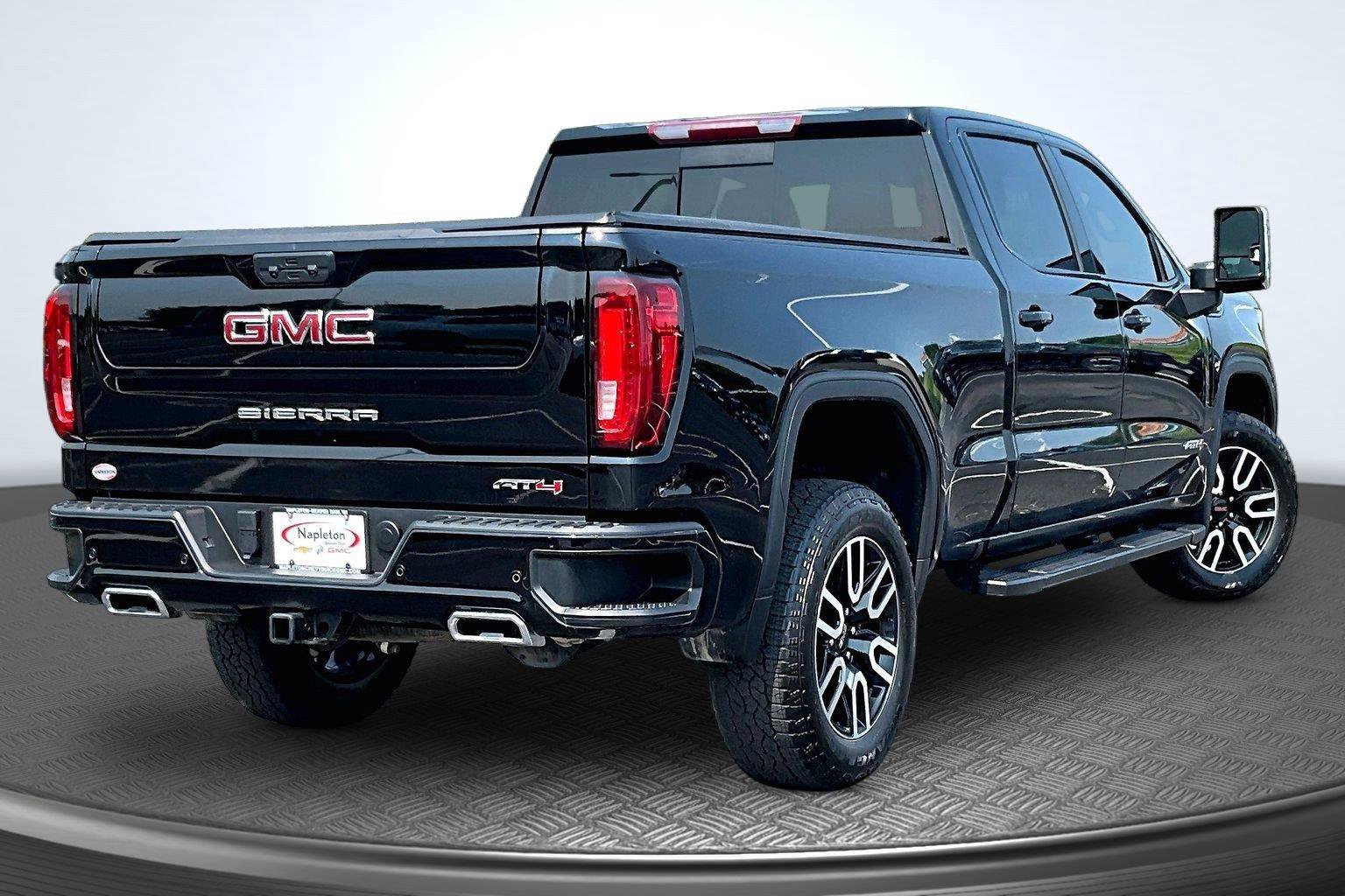 Used 2024 GMC Sierra 1500 AT4 w/ AT4 Preferred Package AWD/4WD image 2