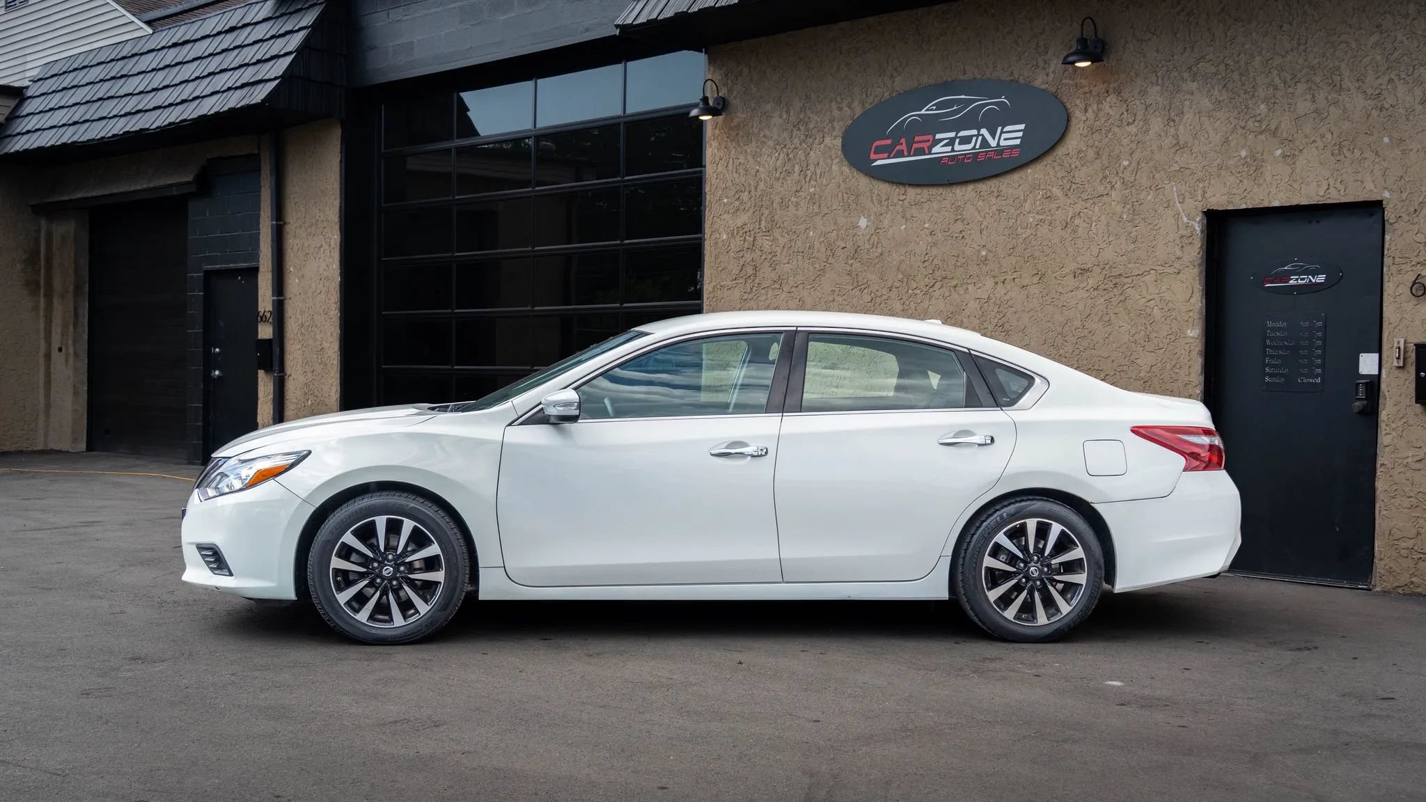 Used 2018 Nissan Altima 2.5 SL FWD image 2
