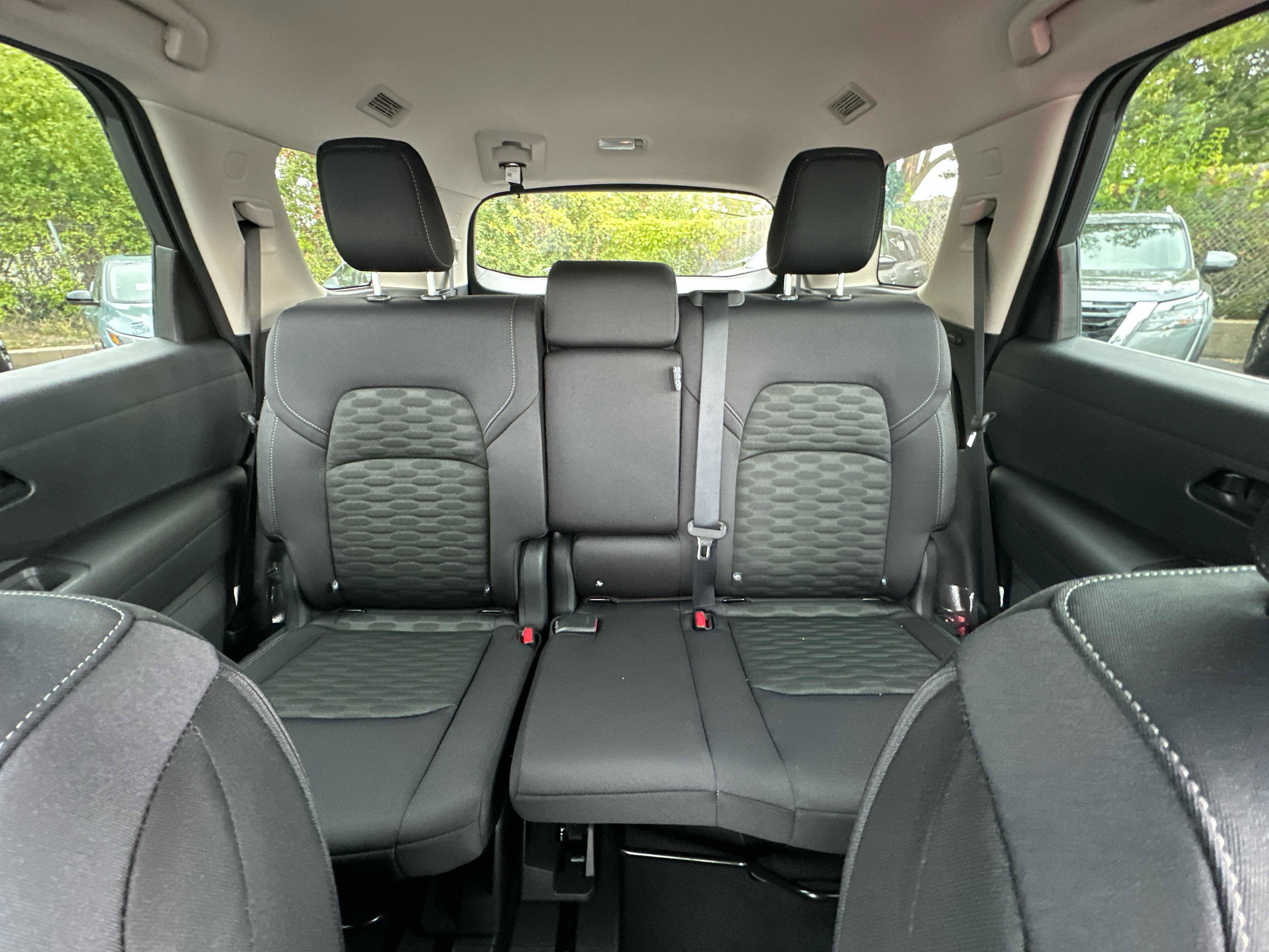 New 2025 Nissan Pathfinder SV w/ Black Appearance Package image 28