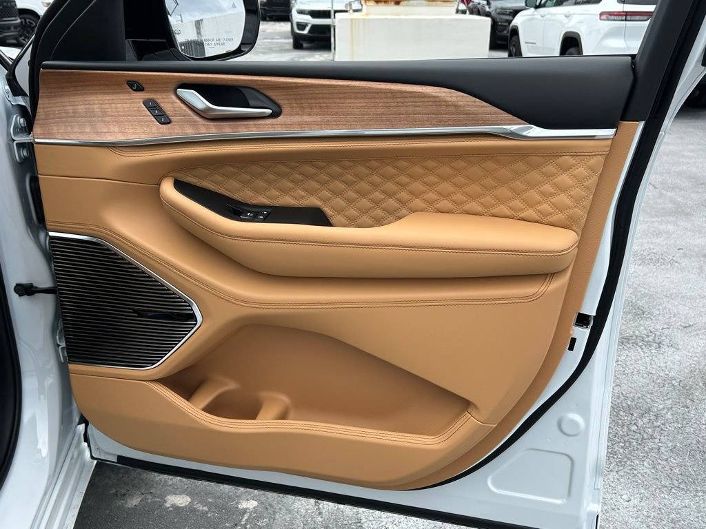 New 2025 Jeep Grand Cherokee L Summit AWD/4WD image 28