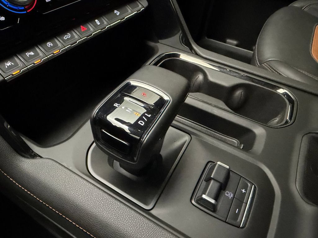 Used 2025 GMC Sierra 1500 AT4 w/ Technology Package AWD/4WD image 31