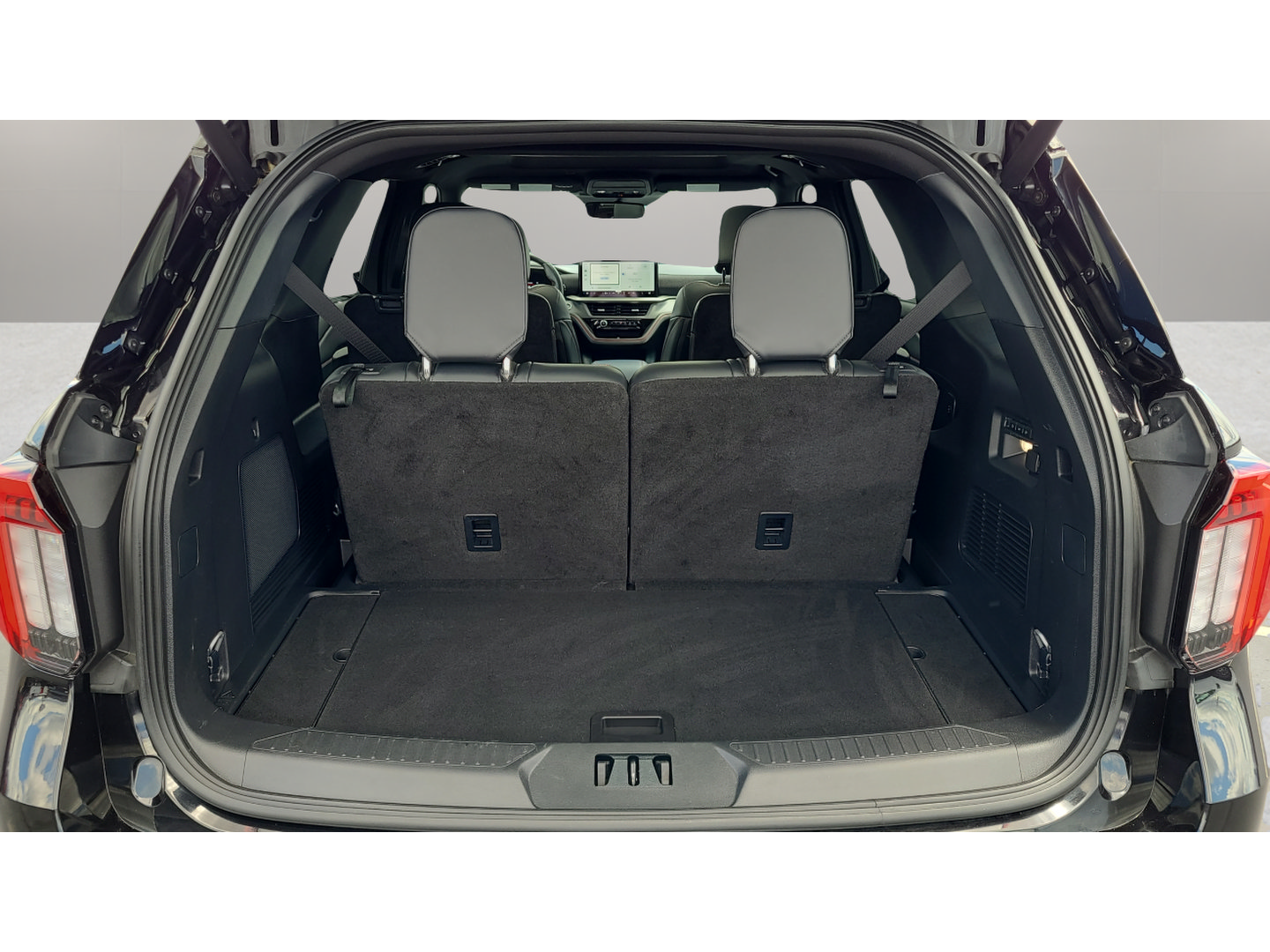 Used 2025 Ford Explorer ST-Line w/ Premium Package AWD/4WD image 29