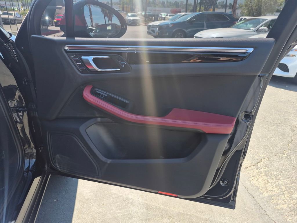 Used 2023 Porsche Macan image 26