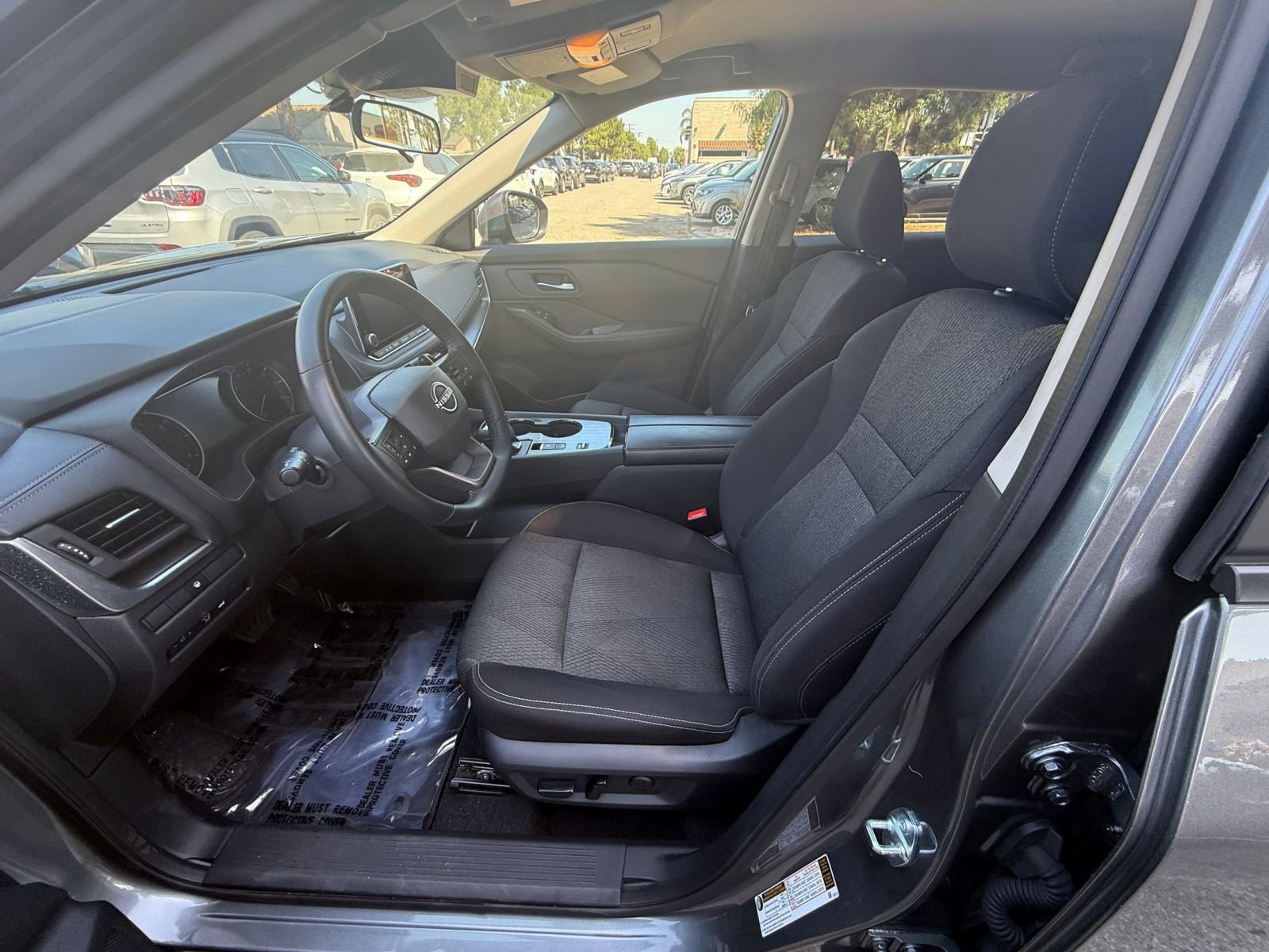 Used 2025 Nissan Rogue SV FWD image 24