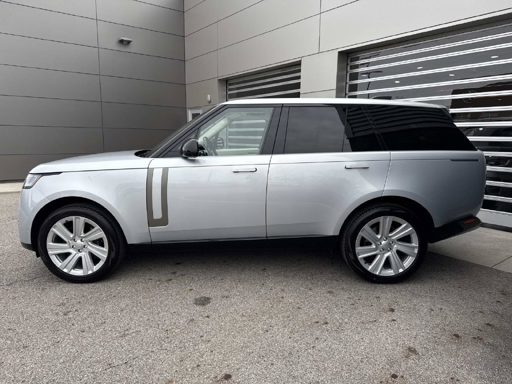 Used 2023 Land Rover Range Rover SE AWD/4WD image 4