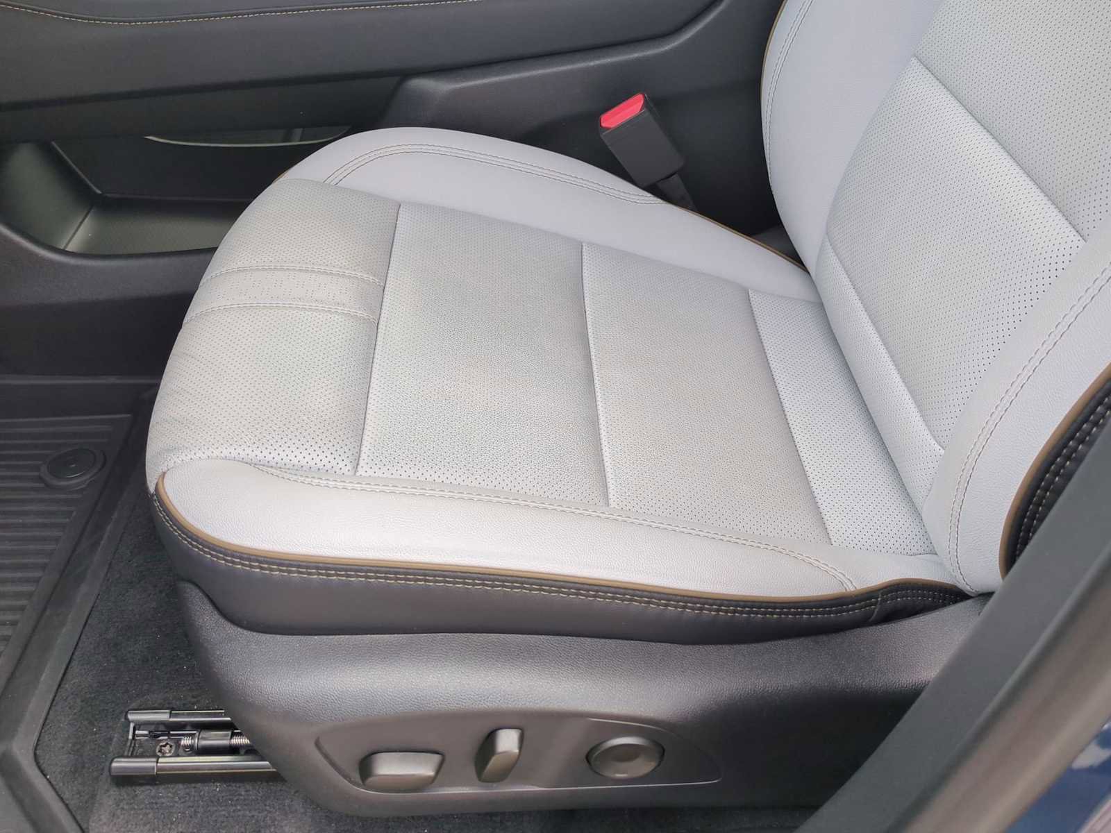 Used 2026 Chevrolet Traverse High Country w/ LPO, Floor Liner Package FWD image 19