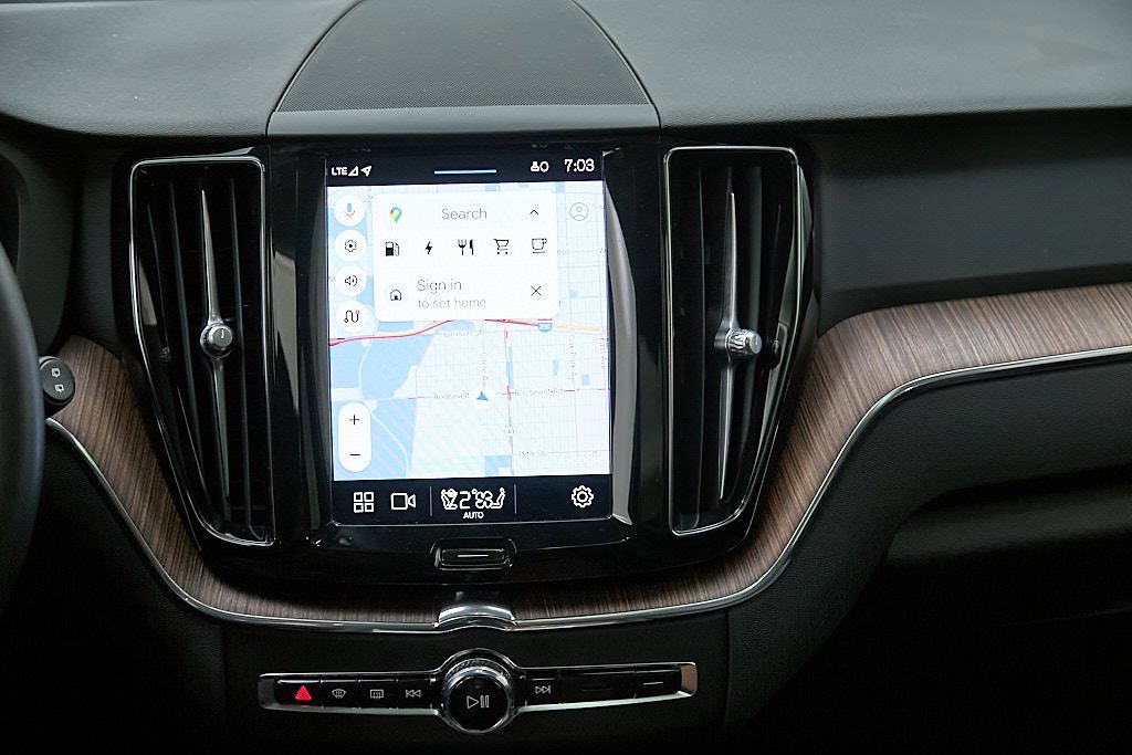 Certified 2023 Volvo XC60 T8 Plus image 29