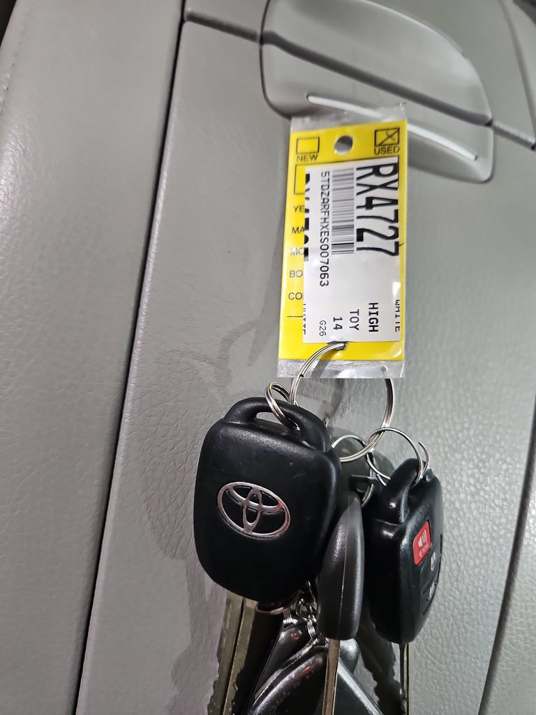 Used 2014 Toyota Highlander LE FWD image 28