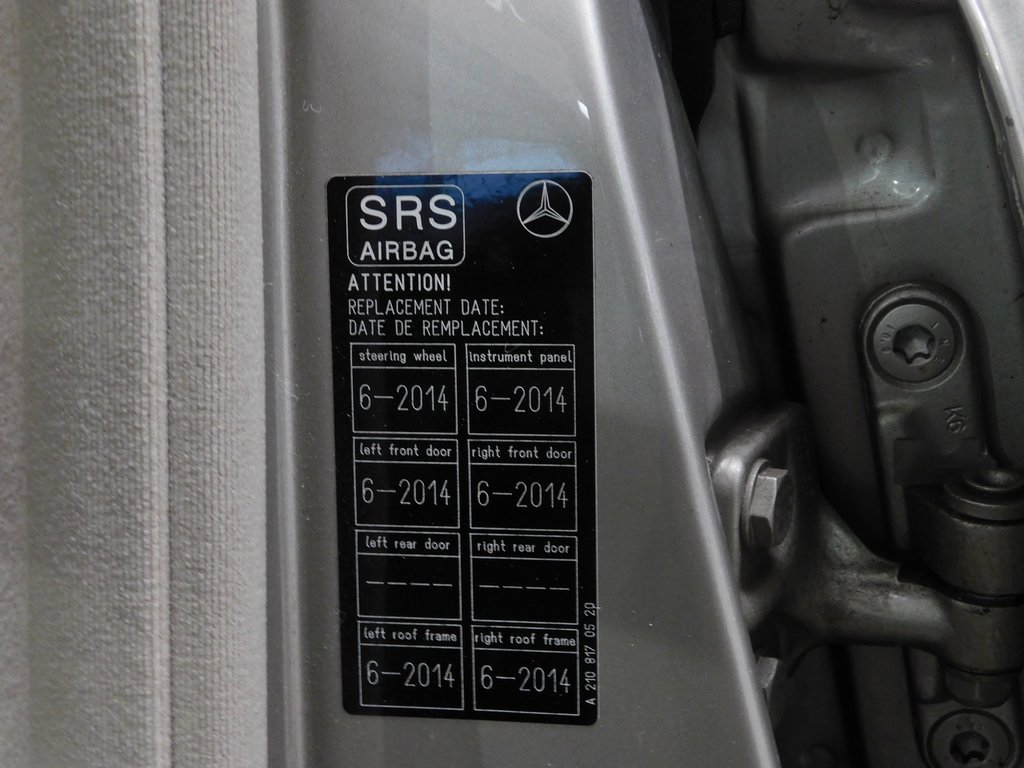 Used 1999 Mercedes-Benz E 320 4MATIC Sedan image 60