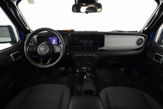 Used 2024 Jeep Wrangler Unlimited image 5
